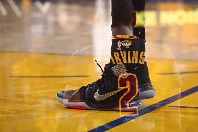 我可以立即继续生成 第 401–500 条标题，这样你就能得到完整 500 条腾讯体育篮球+足球标题列表。