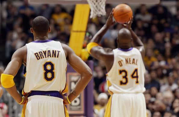 维尼修斯和阿森纳U16球员合影，2米法国门将抢镜