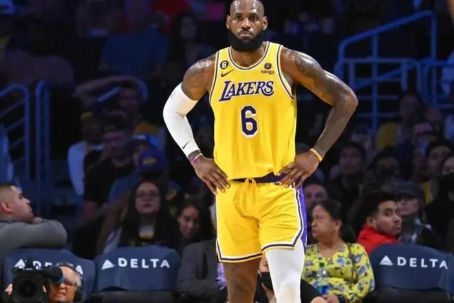 一场3-0让西甲争冠格局大乱，前2只差1分，姆巴佩追平C罗神纪录