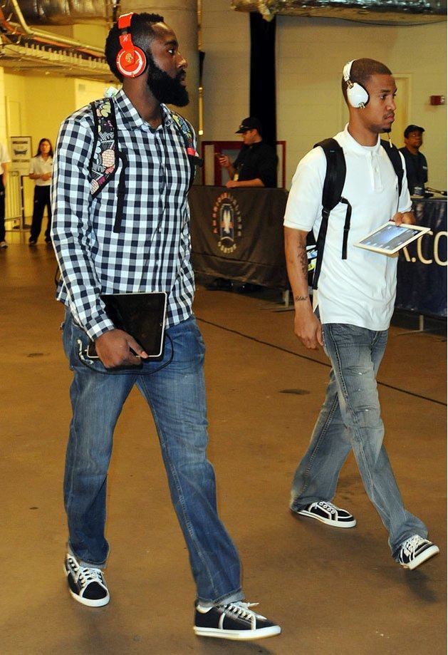 斯维拉尔：不意外我们目前排名榜首，但不该过早关注积分榜