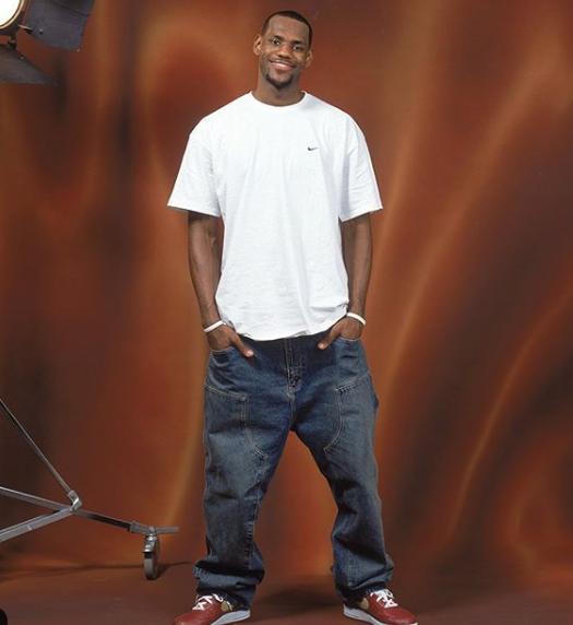 莱万：我经常带伤上场，肋骨骨折也硬撑；不着急决定未来