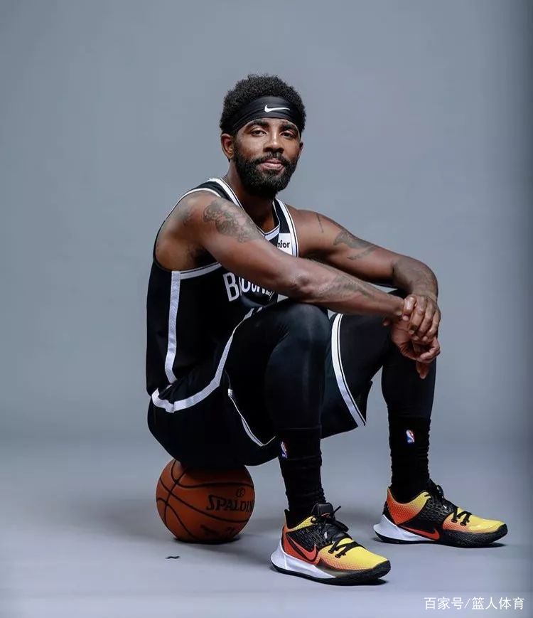 巴萨临时更换发布会人选，德容让位马丁内斯