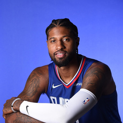 篮球湖人球员关键比赛中发挥稳定