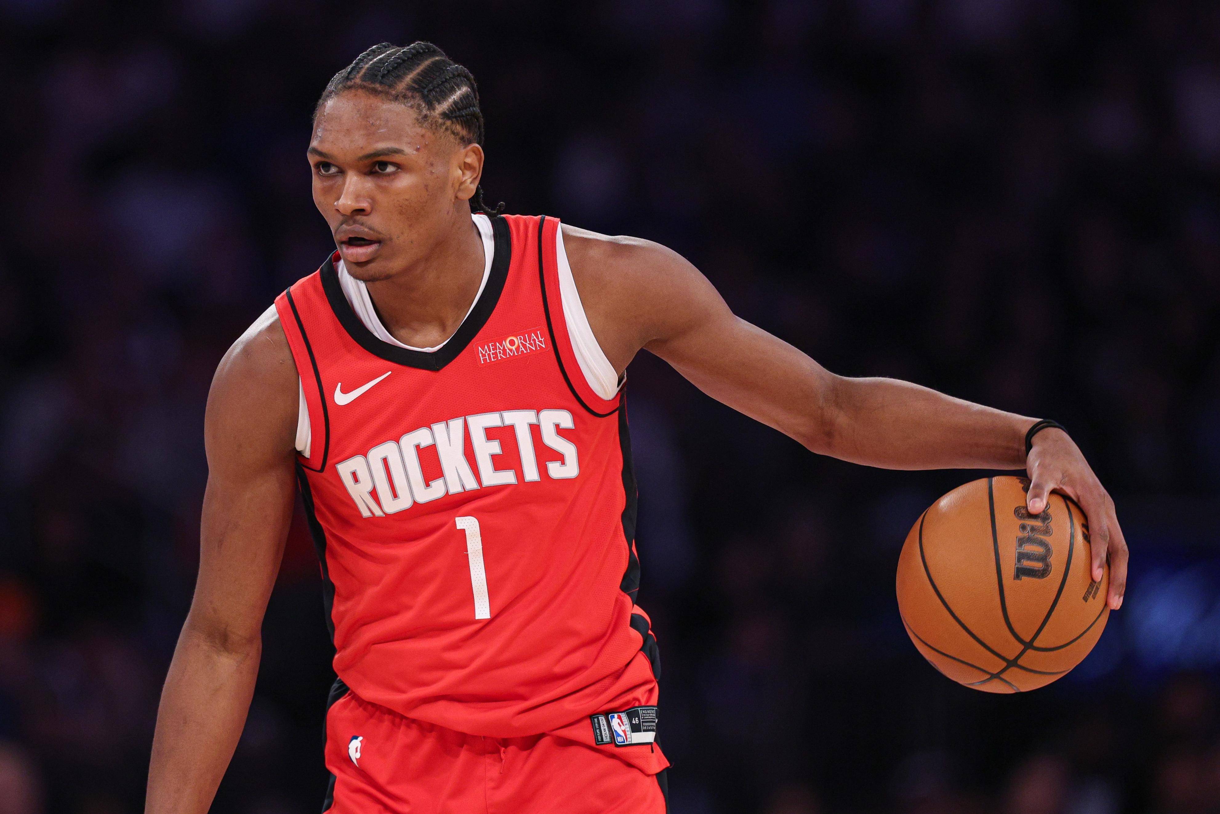 篮球湖人球员赛后接受媒体采访